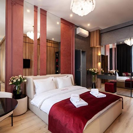 Aristo Jacuzzi Hotel Львов Экстерьер фото