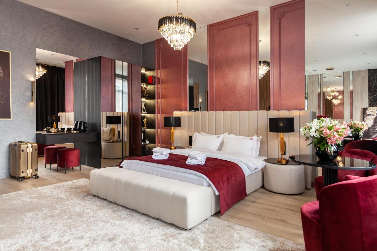 Aristo Jacuzzi Hotel Львов Экстерьер фото