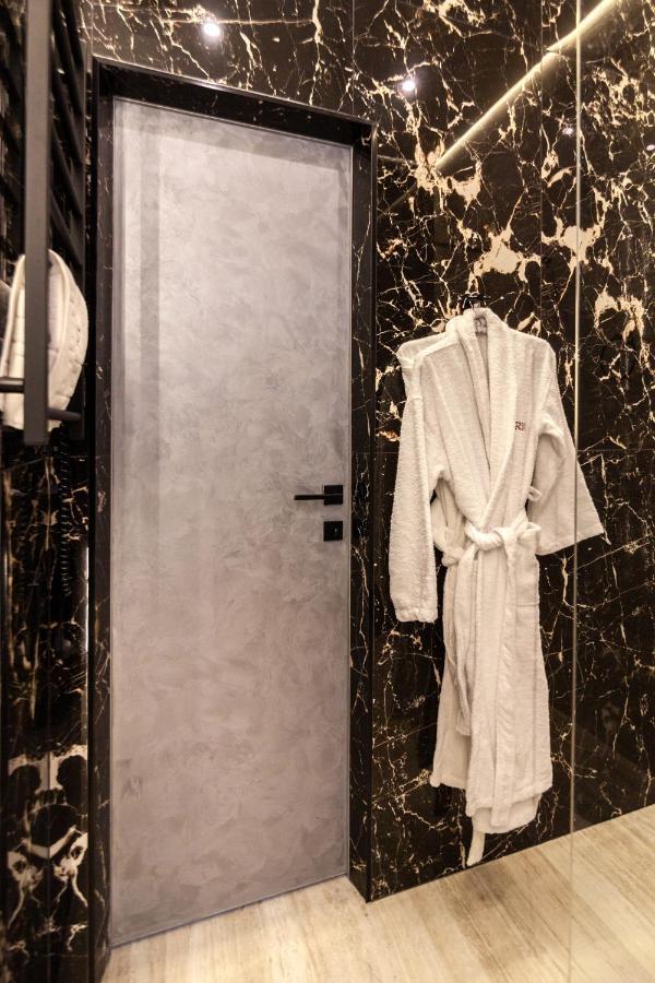 Aristo Jacuzzi Hotel Львов Экстерьер фото