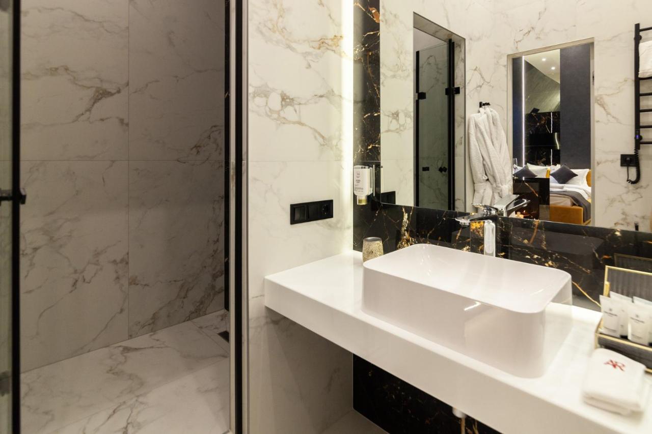 Aristo Jacuzzi Hotel Львов Экстерьер фото