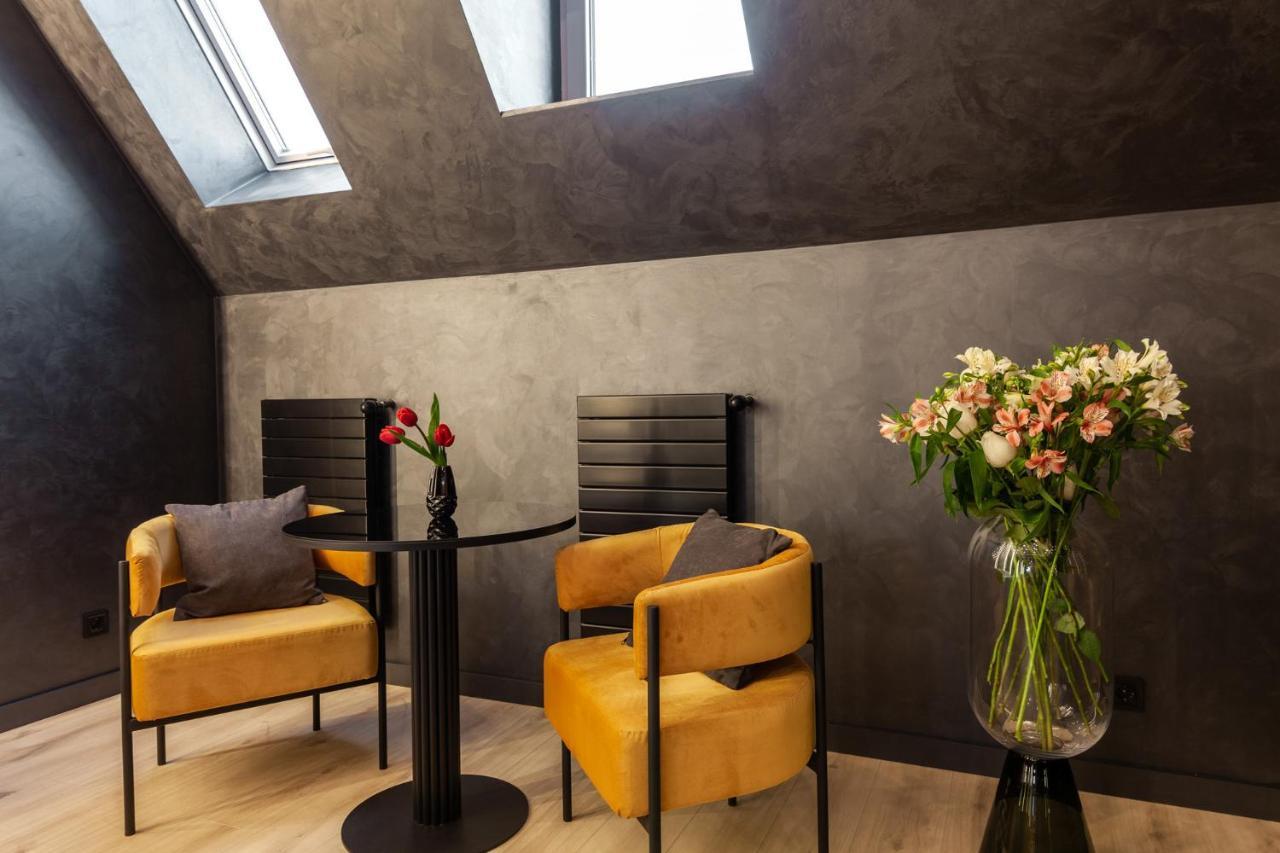 Aristo Jacuzzi Hotel Львов Экстерьер фото