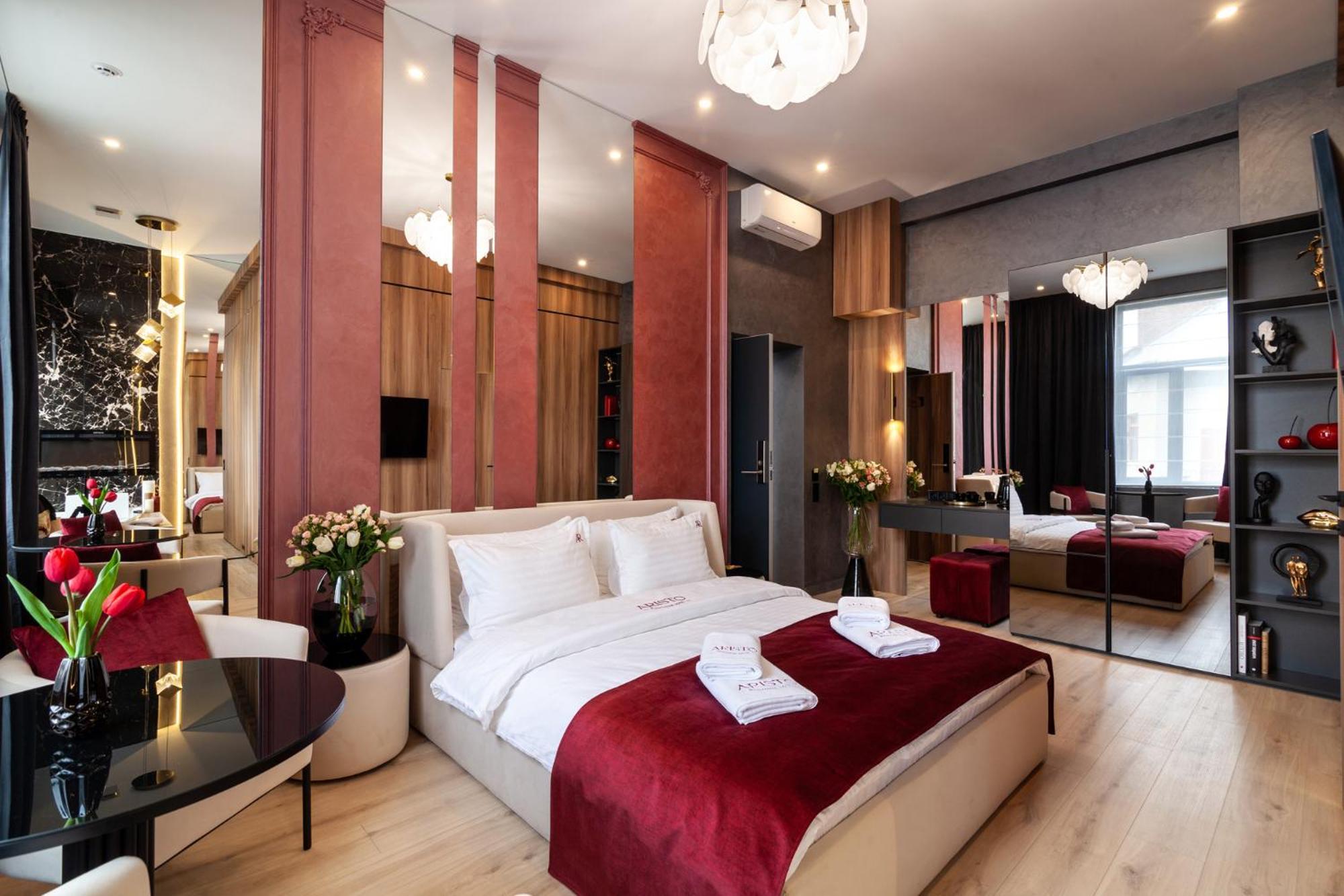 Aristo Jacuzzi Hotel Львов Экстерьер фото