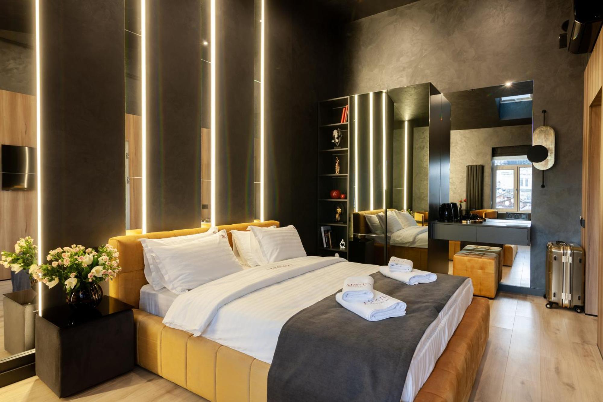 Aristo Jacuzzi Hotel Львов Экстерьер фото