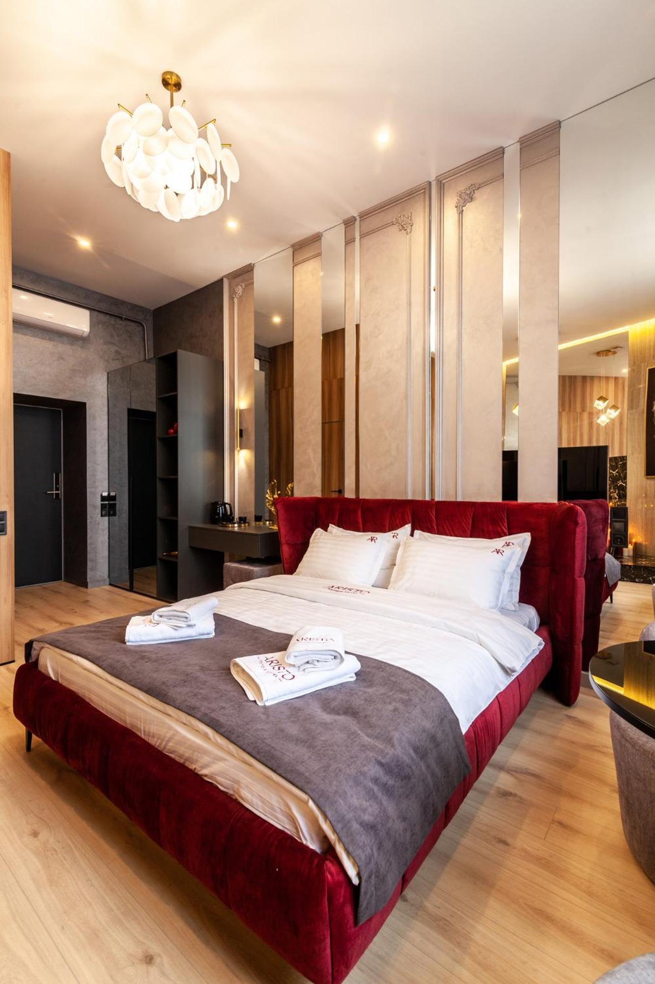 Aristo Jacuzzi Hotel Львов Экстерьер фото