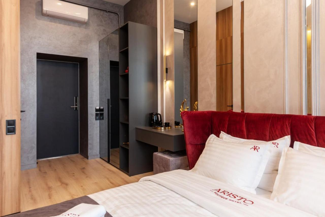 Aristo Jacuzzi Hotel Львов Экстерьер фото