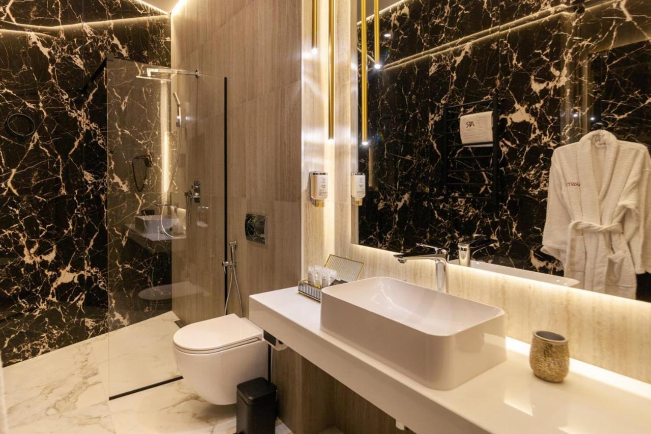 Aristo Jacuzzi Hotel Львов Экстерьер фото