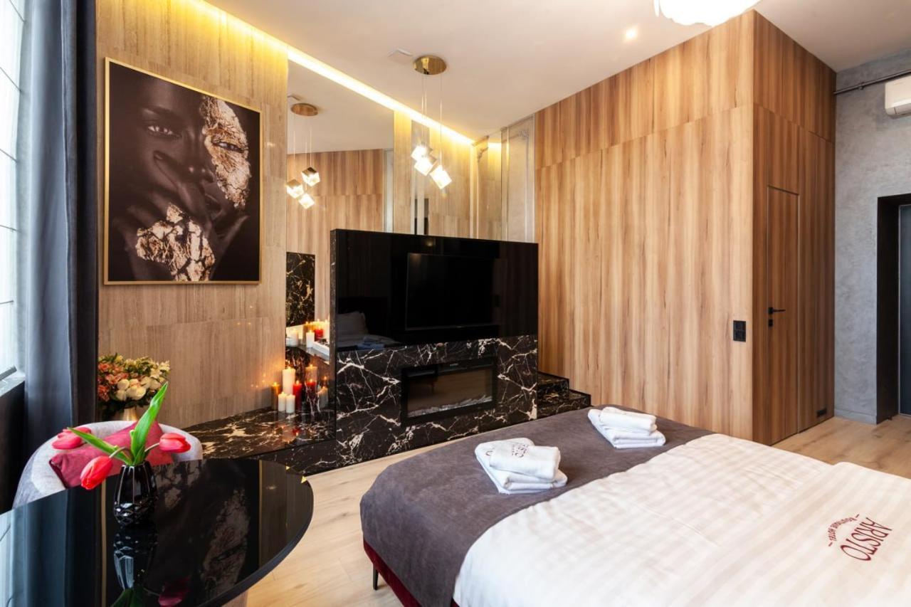 Aristo Jacuzzi Hotel Львов Экстерьер фото